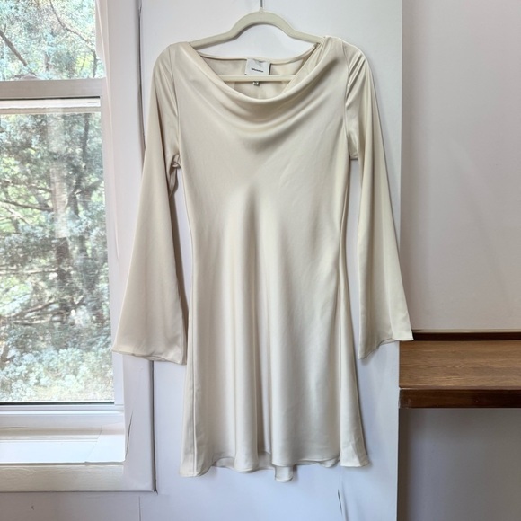 NWT Reformation Pike Satin Dress Mini Short Long Sleeve Almond Cream Medium - Picture 5 of 16